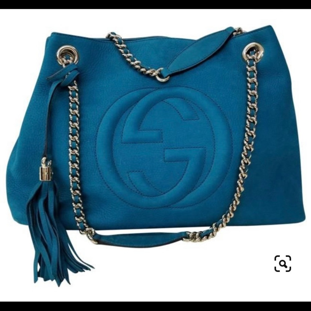 Embossed interlocking . No visible signs of wear. No holes, tears or stains.